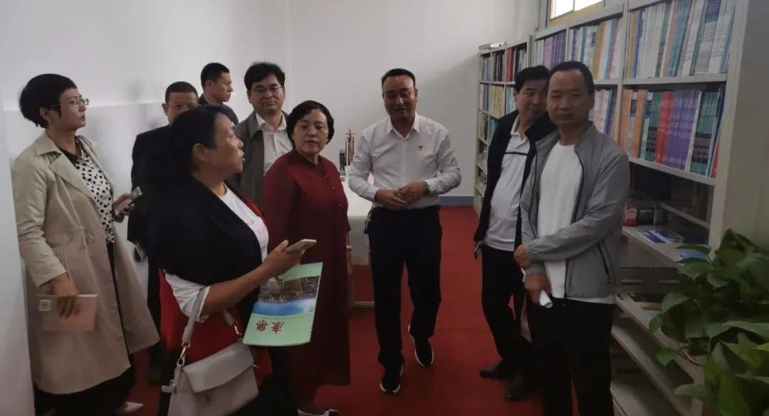 最新娱乐影视，照亮生活的励志之光，展现变化中的自信与成就感