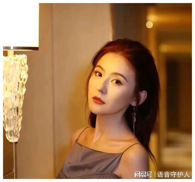广告女演员的秘密邂逅纪事