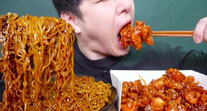 女明星吃播，引领美食新风尚的味蕾之旅