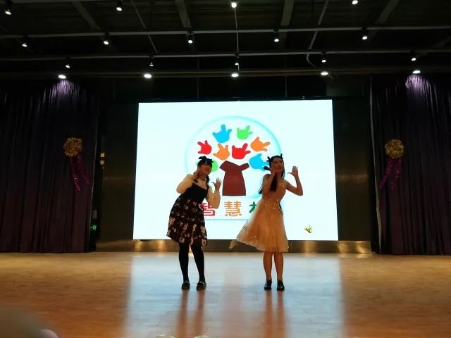 最新演艺节目，变化、学习与自信的力量激荡舞台！