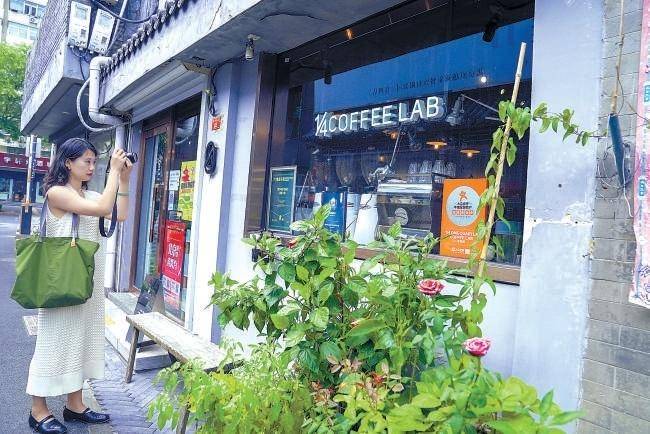 恒指最新价背后的秘密与小巷特色小店大揭秘